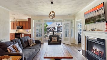 Smart TV, fireplace