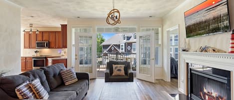 Smart TV, fireplace