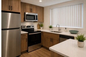 Basic Room, City View | Private kitchen - The Meriton Hotel (Toronto)