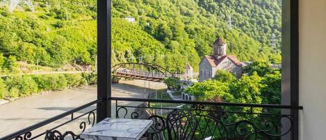 Deluxe Double Room | Outdoor dining