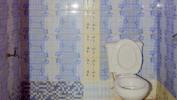 Bathroom | Shower, towels, soap, shampoo