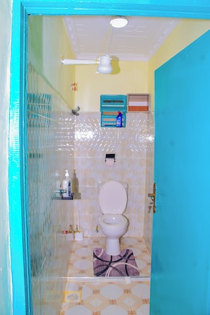 Shower, towels, soap, shampoo - Munich Iten (Iten)