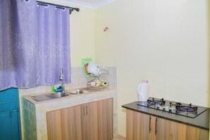 Cuina privada | Frigorífic petit, microones, forn i placa de cuina 