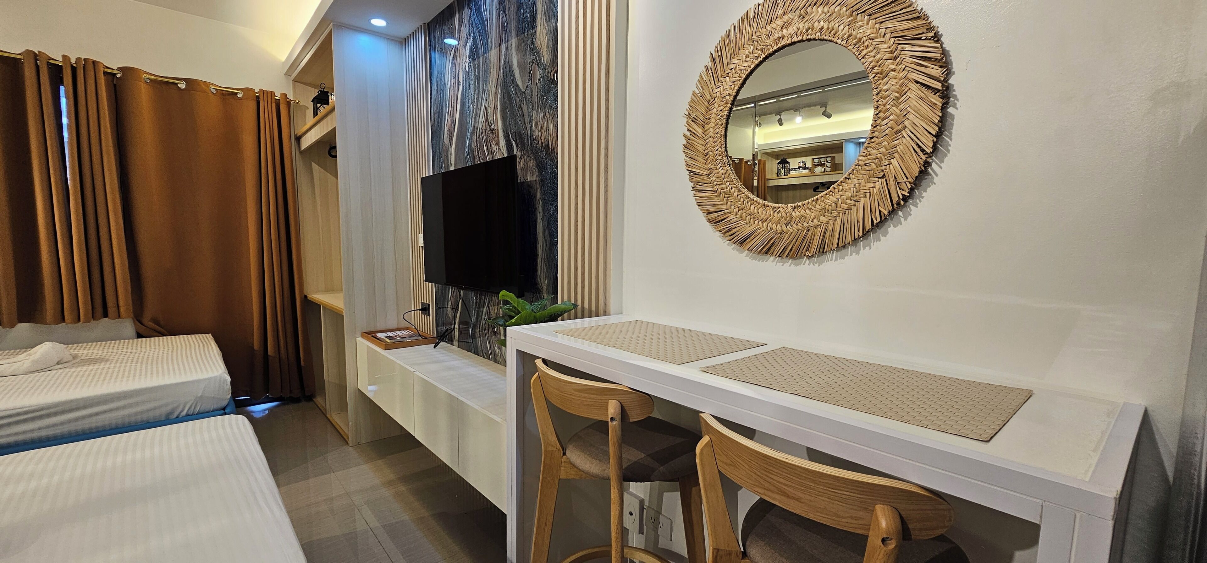 Appart'hôtel, balcon, vue établissement | Wi-Fi gratuit