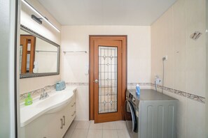 Bathroom - Tyms 2BR 1BA Family Serviced Residence (Shanghai)
