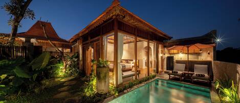 4 indoor pools, pool umbrellas