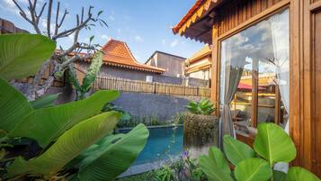 Signature Villa, Pool View | Peti besi dalam bilik, ruang kerja komputer riba
