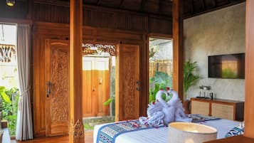 Honeymoon Villa, Pool View | In-room safe, laptop workspace, blackout curtains, soundproofing