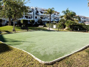 A well-maintained courtyard with a green lawn, surrounded by low-rise buildings with balconies. - Air-conditioned apartment with terrace in Chiclana, near La Barrosa beach (Chiclana de la Frontera)
