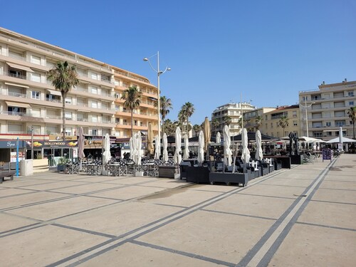T3 Apartment with parking, sea & mountain view