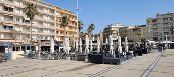 T3 Apartment with parking, sea & mountain view
