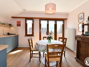 Dining - Charming lodging, peaceful balcony-terrace (Wettolsheim)