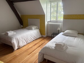 Room - Family home with pool - 8 guests (Amné en Champagne)