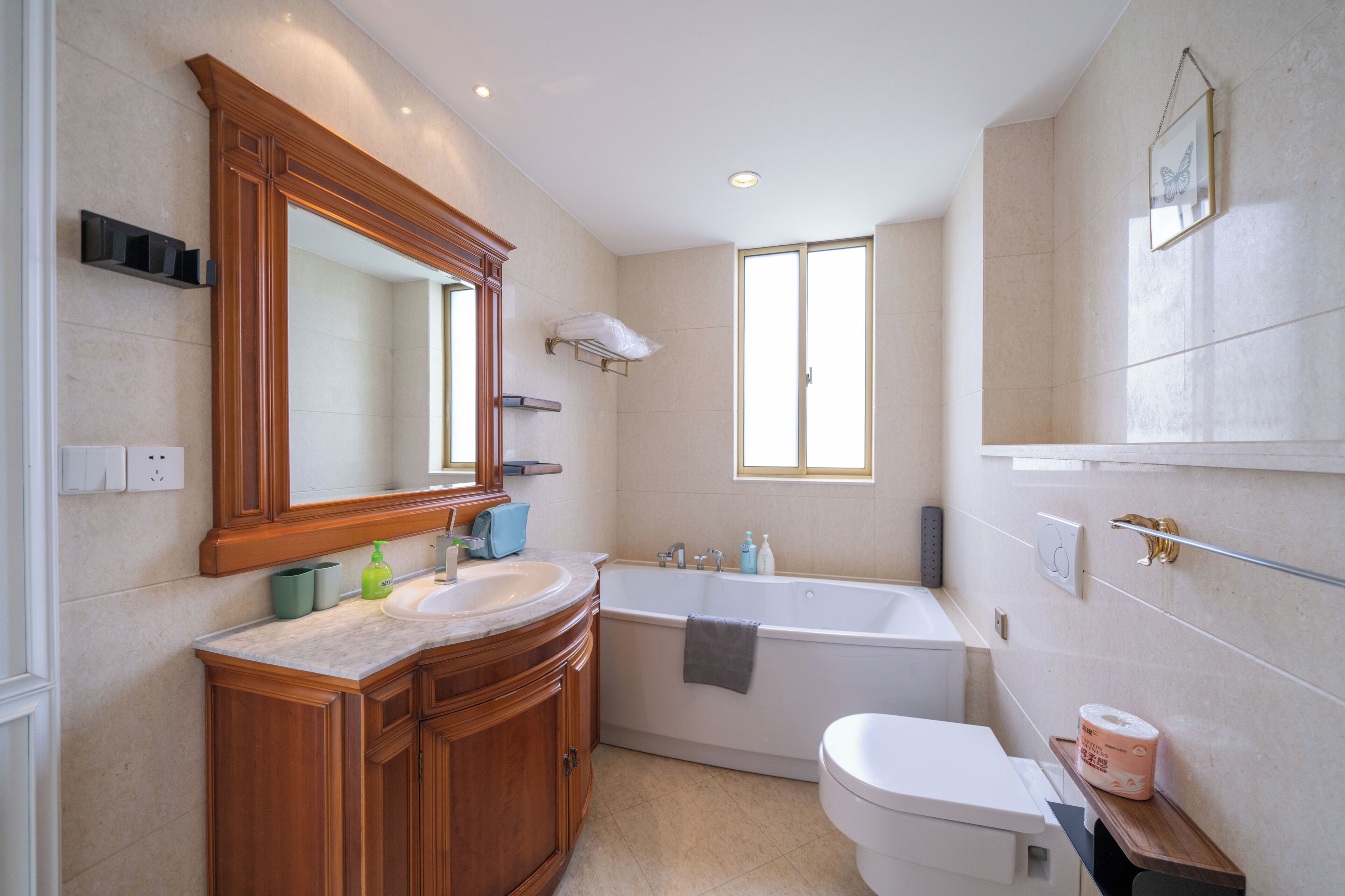 Departamento de lujo, 2 habitaciones, para no fumadores, vista a la ciudad | Baño | Pantuflas 