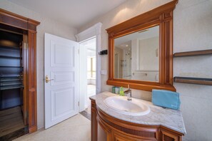 Luxury Apartment, 2 Bedrooms, Non Smoking, City View | Bathroom | Slippers