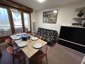 Dining - Mountain view apartment, ski-in/ski-out - 8 guests (Saint-Lary-Soulan)