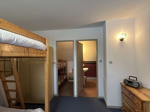 Room - Mountain view apartment, ski-in/ski-out - 8 guests (Saint-Lary-Soulan)