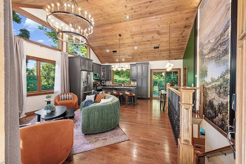 Blowing Rock Getaway | Hot Tub, Sauna & Theatre