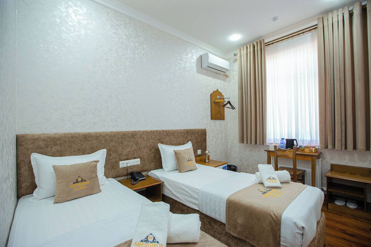 Phòng đôi hoặc 2 giường đơn Tiêu chuẩn, quang cảnh sân vườn | Két bảo mật tại phòng, bàn, khu vực làm việc phù hợp cho laptop