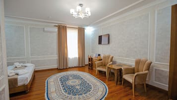 Luxury Double Room | In-room safe, desk, laptop workspace, blackout curtains