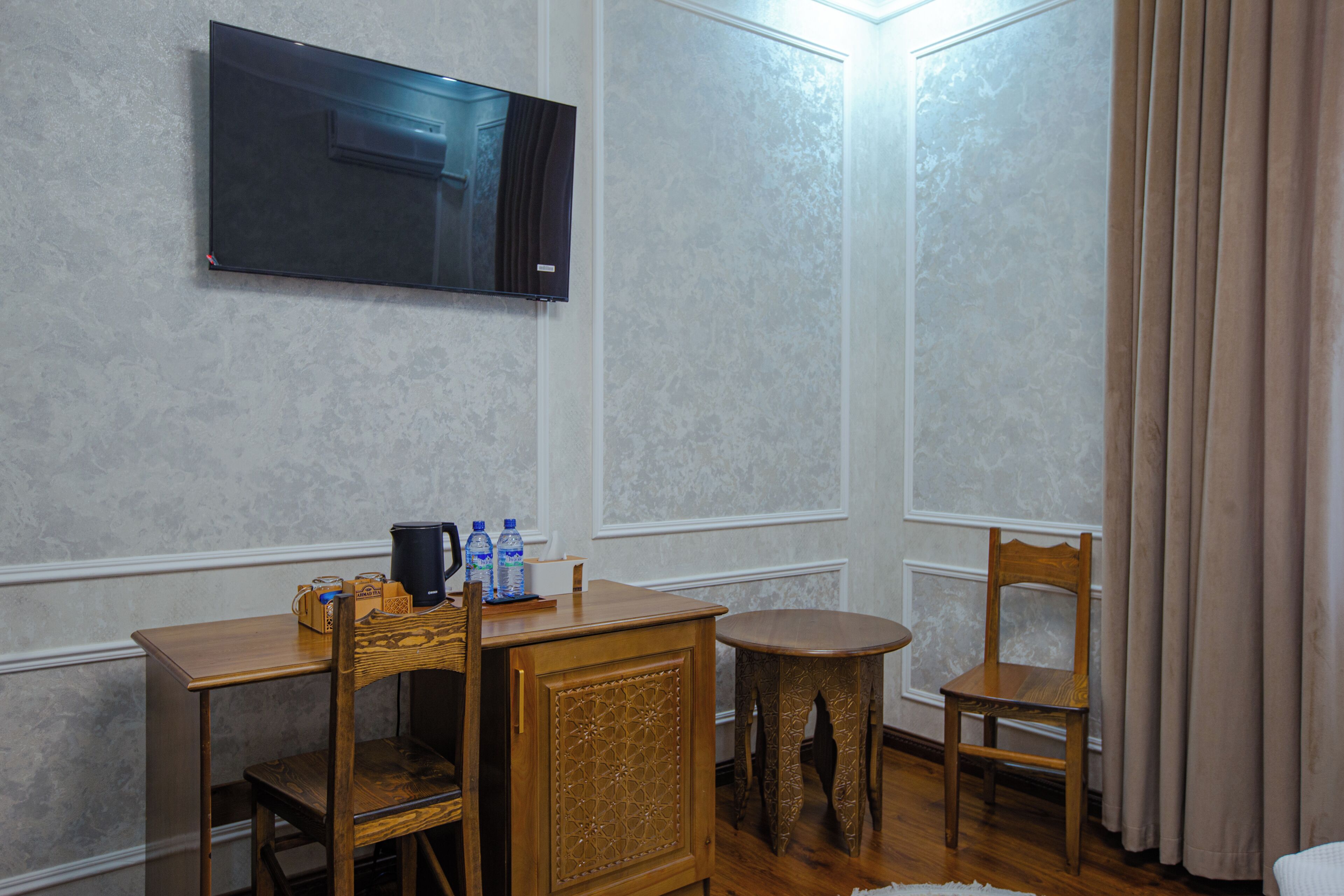 Deluxe Double or Twin Room | In-room safe, desk, laptop workspace, blackout curtains
