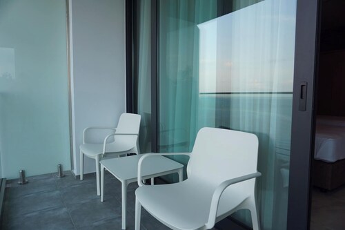 Mandrati Loft Triple Room | Breakfast Included, Heated Pool & Sea View