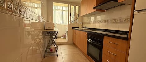 Coffee/tea maker, fridge, microwave, oven