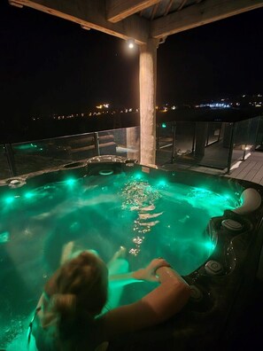 Outdoor spa tub - luxury house & SPA - jacuzzi, sauna with a view of the Tatra Mountains (Bukowina Tatrzańska)