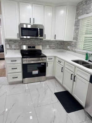 Private kitchen - Welcome to Sandtown Villa—your home away from home. (Atlanta)