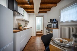 Fridge, microwave, stovetop, dishwasher - [Centro Storico] A/C, Terrazzo privato, WiFi (Fiorano Modenese)