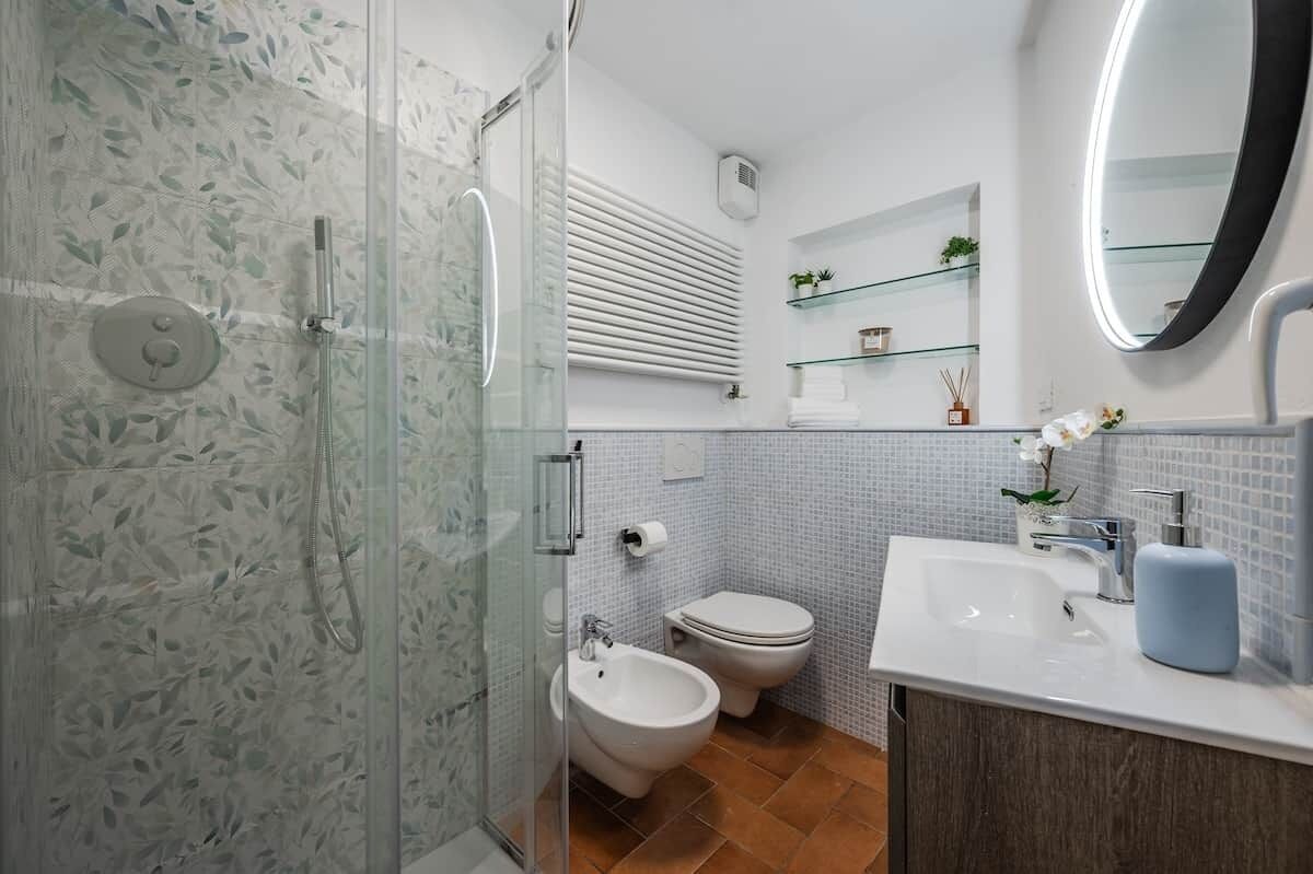 Doccia, asciugacapelli, bidet, asciugamani