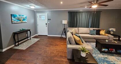 Modern Fayetteville Home Minutes to Fort Bragg!