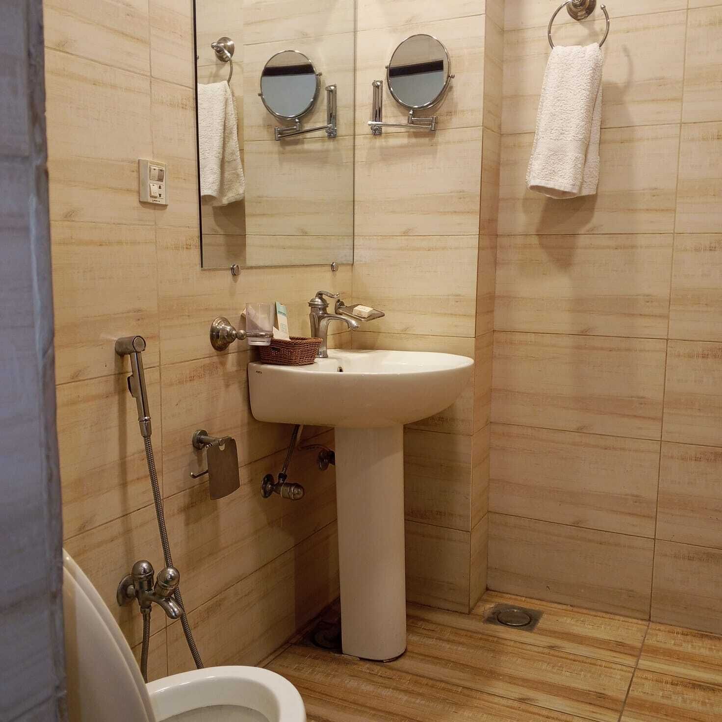 Standard Room, Balcony | Bathroom | Shower, free toiletries, hair dryer, slippers