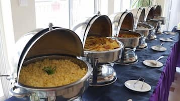 Free daily self-serve breakfast