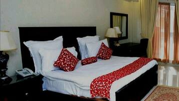 Standard Room, Balcony | Desk, laptop workspace, blackout drapes, iron/ironing board