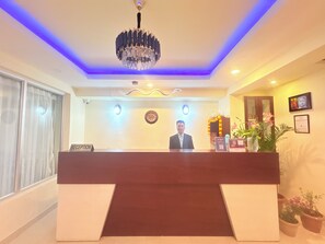 Lobby - Hotel Oren Golden bd. Himalayan School (Darjeeling)