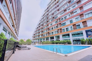 Outdoor pool - Cozy 1-bedroom apartment in SIGNATURE (Accra)