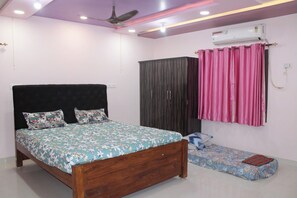 Family Room - S L Homestay (Tiruvannamalai)