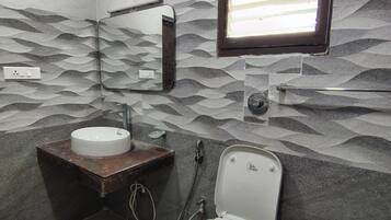 Suite | Kamar mandi | Shower, sabun, dan sampo