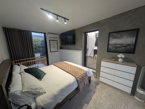 Architectural Coastal Retreat