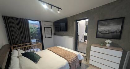 Architectural Coastal Retreat