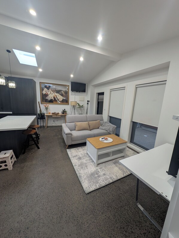 Smart TV - Architectural Coastal Retreat (Williamstown North)