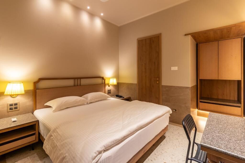 办公桌、笔记本电脑工作区、熨斗/熨板、免费 WiFi