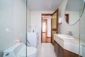 Superior Apartment, 3 Bedrooms, Non Smoking, City View | Bathroom - Tyms 2BR 1BA Family Serviced Residence (Shanghai)