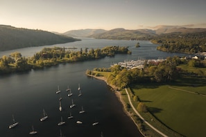 A river with boats, a marina, and a path along the riverbank. - Mereside Apartment Ridgestone (Windermere)