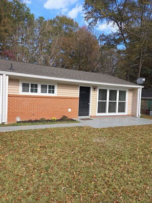 Exterior detail - Charming 2-bedroom house in pleasant Riverdale with central heat and air (Riverdale)