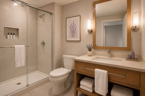 Economy-Zimmer | Badezimmer | Kostenlose Toilettenartikel, Haartrockner, Handtücher, Seife