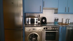 Private kitchen - Casa Hortensia - comfortable apartment with indoor pool 4pax (Foz)