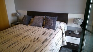 Room - Casa Hortensia - comfortable apartment with indoor pool 4pax (Foz)