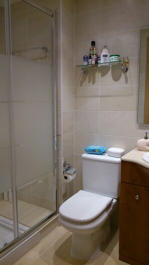 Bathroom - Casa Hortensia - comfortable apartment with indoor pool 4pax (Foz)